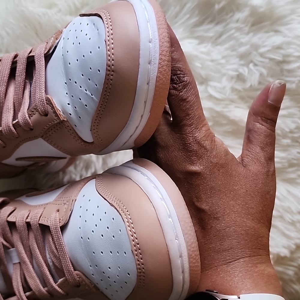 Nike Rose and White Dunks - Picture 5 of 9